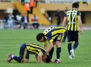 Aziz Yıldırım'dan Emre'ye müjde