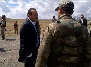 Bakan Bağış Mehmetçiklerle sohbet etti