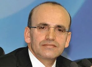Bakan Şimşek'in bulunduğu uçağın camı çatladı