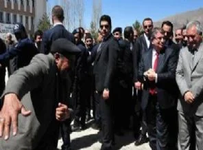 Bakan 'Takla' attı