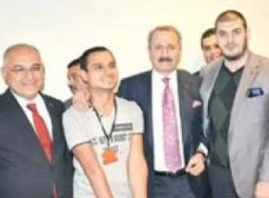 Bakanın önüne atladı, evi kaptı!