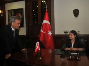 Başkan olan öğrenci, çocukların okumasını istedi