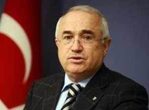 Başörtülü eş ayrımı uygulamasına son!