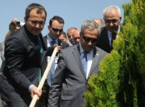 Bülent Arınç, Çorum'da Basın Yayın Hatıra Ormanı'nı açtı