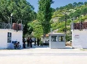 Butik cezaevine Ağar makyajı