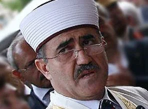 CHP'nin imamı: Ezanı İnönü'ye borçlusunuz