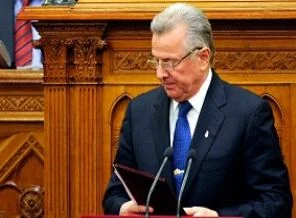 Cumhurbaşkanı istifa etti