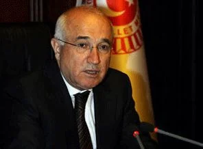 Darbeciler yargılanıyor, darbe anayasası da değişmeli!