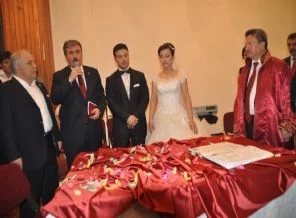 Destici: Darbeciler milletin geleceğini çaldılar