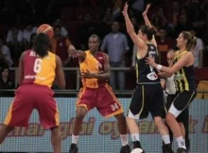 Dev derbinin galibi Galatasaray