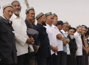 Doğu Türkistan'da Erdoğan için göz boyama