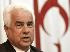 Downer'ın açıklamaları kendisini bağlar