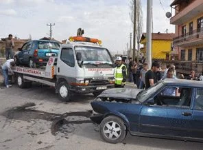 Ehliyetsiz sürücü otomobili kanala uçurdu