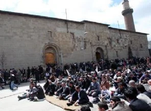 Erzurum'da Özal'a sevgi seli
