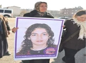 Esin öğretmen uçurumdan itildi
