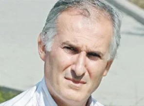 Eşini bagaja saklayan subaylar