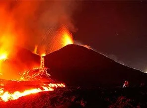 Etna yanardağı uyandı!
