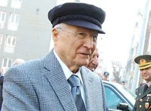 Evren'in kolu kırıldı