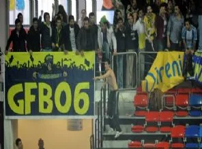 Fenerbahçe-Galatatasaray maçında olay!