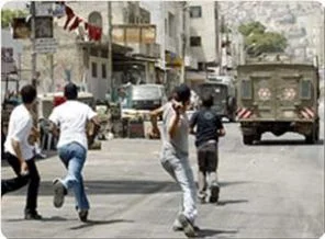 Filistinli öğrencilerle İsrail askerleri çatıştı