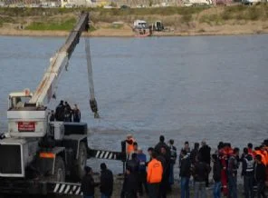 Filyos çayına düşen minibüs bulundu