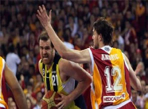 Galatasaray, Fenerbahçeyi mağlup etti