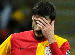 Galatasaraylı Riera İngiltere'ye gitti