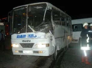 Gaziantep'te servis aracı devrildi: 3 ölü