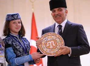 Gül, çocukları kabul etti