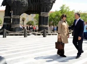 Gül, kordonda halkla buluştu
