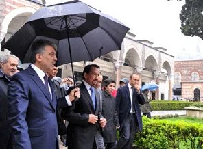 Gül, Sultan'a sarayı gezdirdi