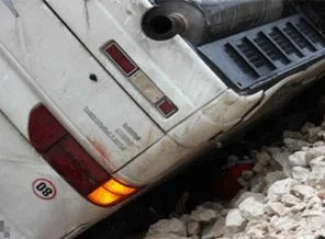 Gümüşhane'de minibüs devrildi: 8 yaralı