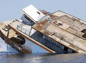 Hindistan'da feribot alabora oldu: 35 ölü