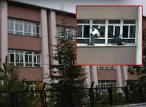 İlköğretim okulunun camlarını öğrenciler sildi