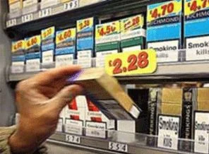 İngiltere'de sigaralar raflardan kalktı