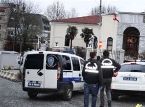 İstanbul Valiliği'nin önünde bomba paniği