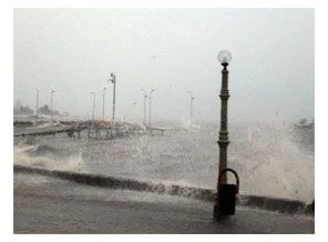 İzmir`de vapur seferleri iptal edildi