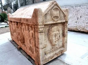 Kaçırılmak istenen lahit müzeye teslim edildi