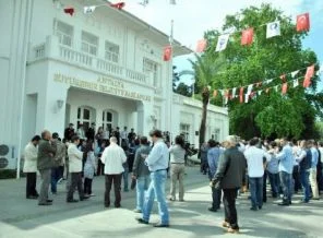 Kaleiçi esnafı, Başkan Akaydın'ı istifaya çağırdı