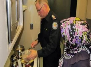 Kanada polisi aşure pişirdi