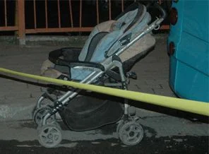 Karısının cesedini bebek arabasıyla taşıdı,