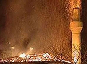Kıbrıs Rum kesiminde cami kundaklandı