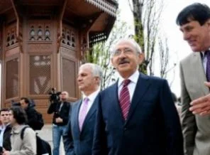 Kılıçdaroğlu, Sarı Saltuk Tekkesi''ni gezdi