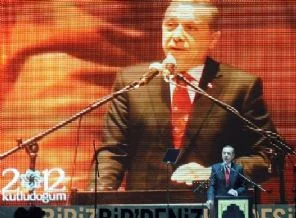 'Kur'an süs eşyası değil, ilham kaynağıdır'