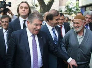 'Lan senin bıyığını seveyim'