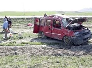 Lastiği patlayan araba takla attı: 2 ölü
