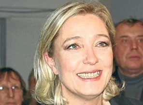 Le Pen'den Sarkozy'ye boykot tehdidi