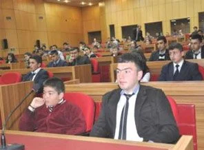 Lise öğrencileri Cami istiyor