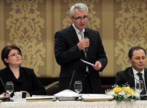'Mahkemeler Türk miletinindir'
