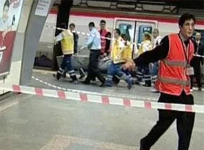 Metronun altından mucize kurtuluş!
